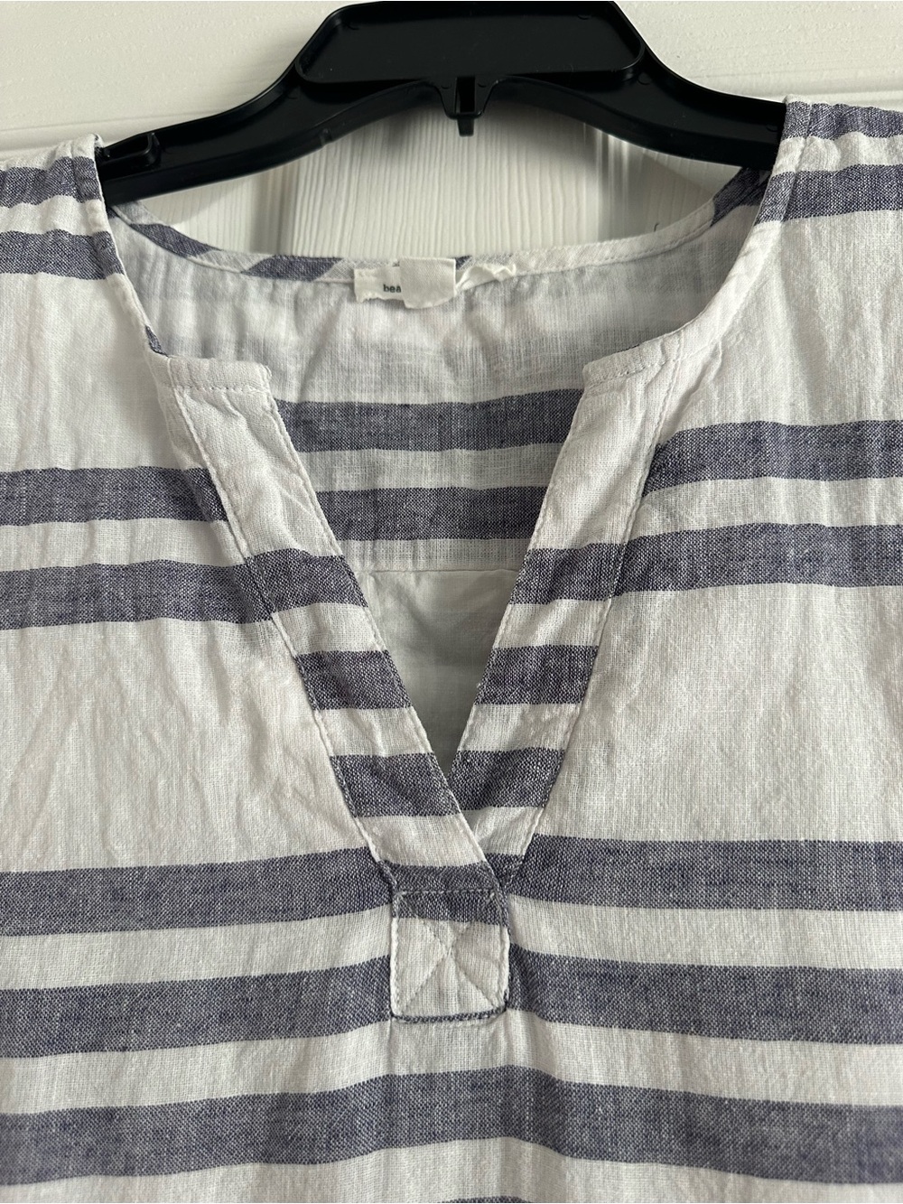 beachlunchlounge White and Navy Striped V-Neck dress